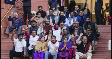 भारतमा किन लगाइयो १४१ सांसदलाई संसद प्रवेशमा रोक ?
